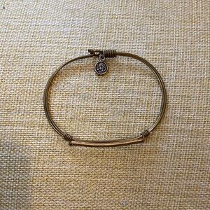 Elegant Brushed Gold-Tone Bangle Bracelet